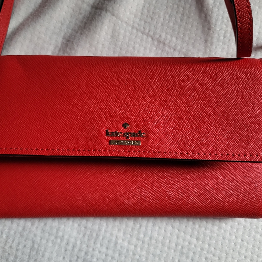 👛, wallet with cross body or shoulder straps, can be used both sides.